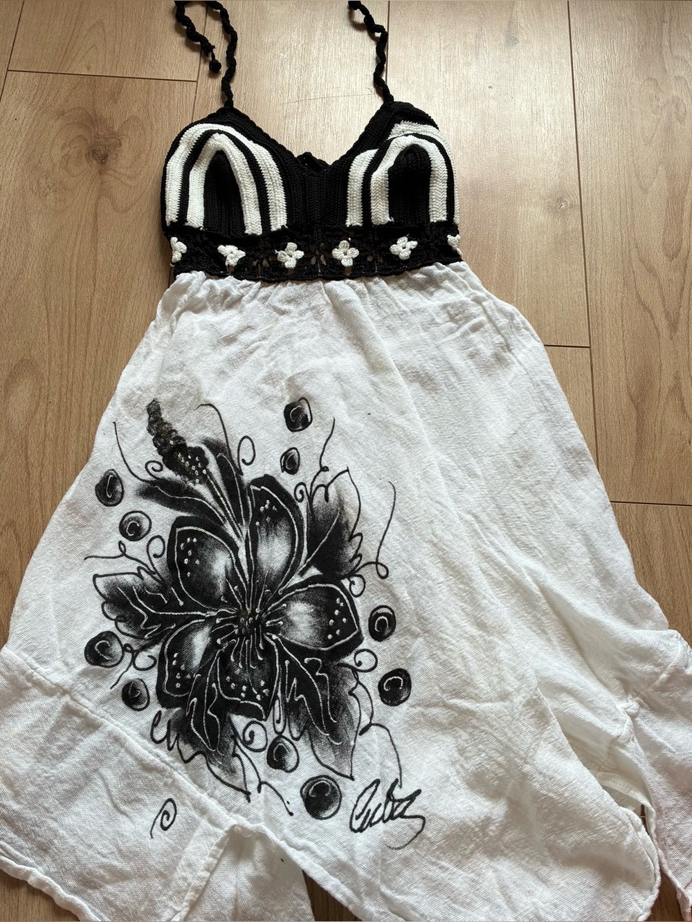 Crochet mini dress - Picture 2 of 4